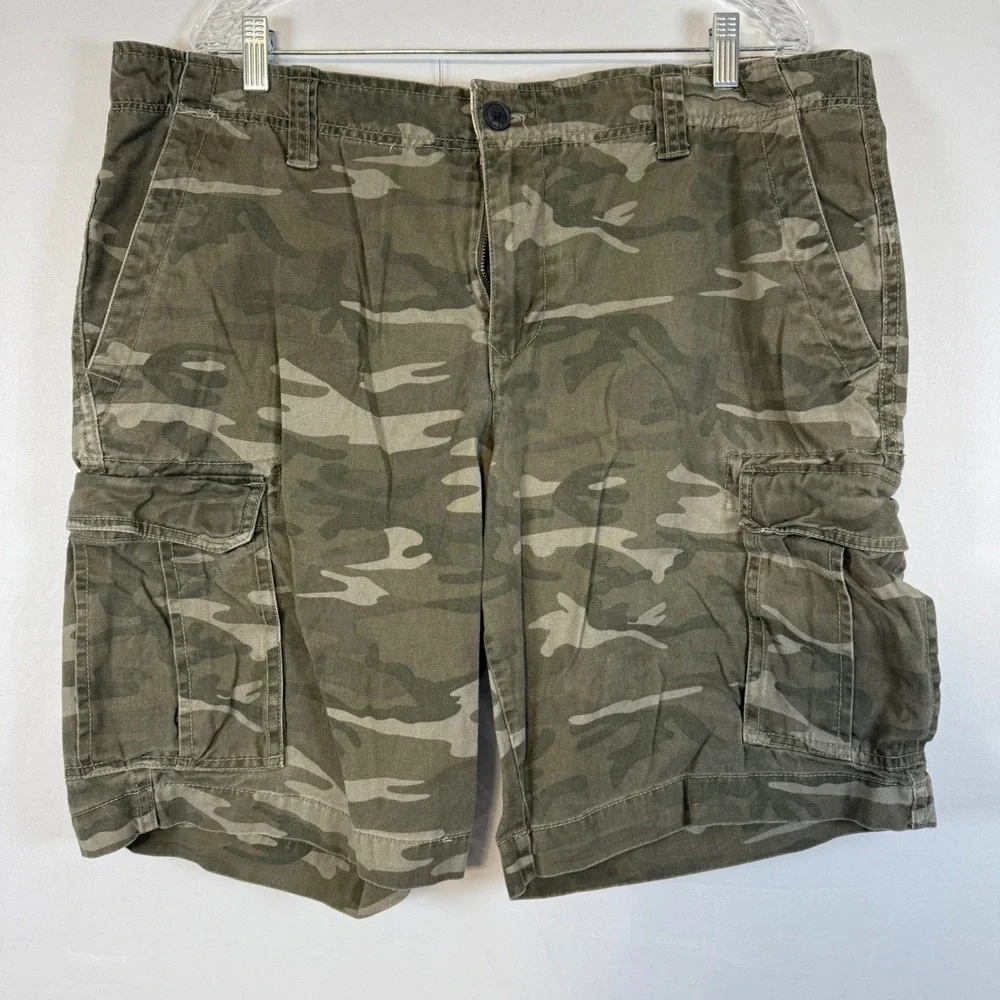 Roebuck & Co. Camo Cargo Shorts Outdoor Casual Size 40